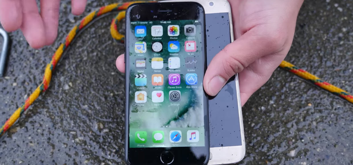 Глубокое погружение: iPhone 7 vs Galaxy S7 на глубине в 10 метров