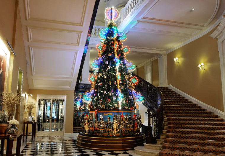 Claridges-Christmas-Tree-dolce