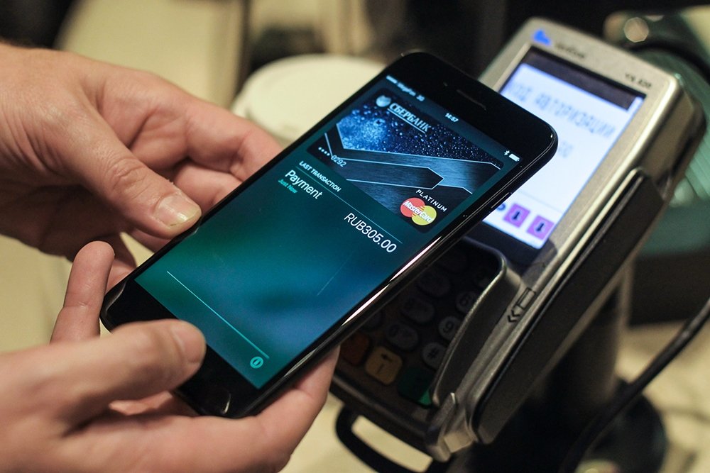 Apple Pay в России оказалась надежнее налички и карт
