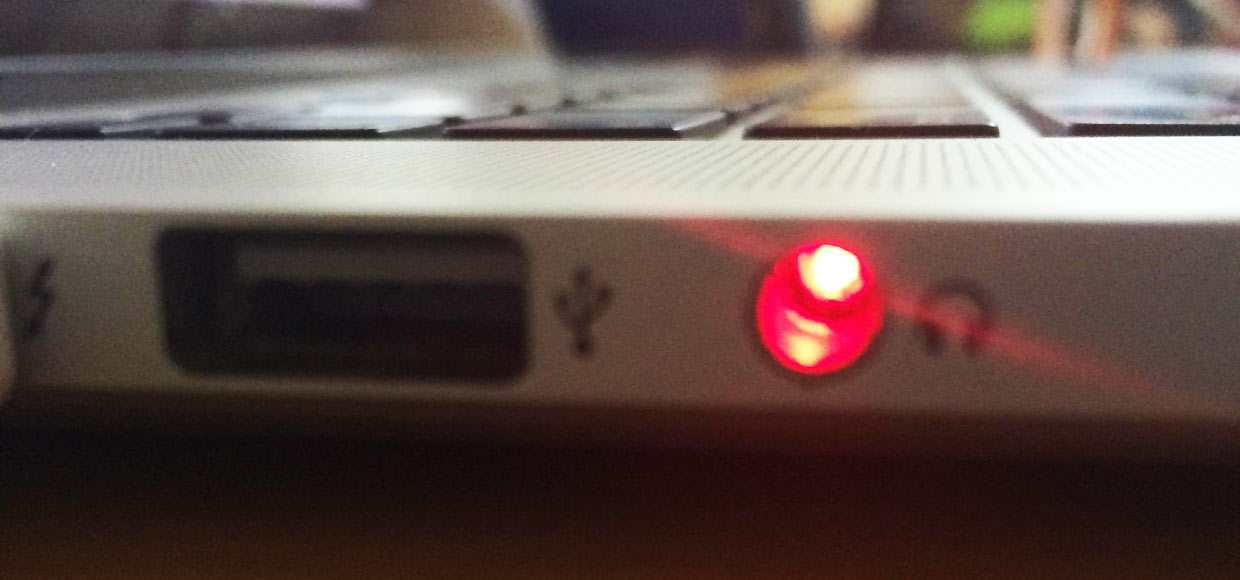 Apple убрала оптический аудиовыход в MacBook Pro 2016