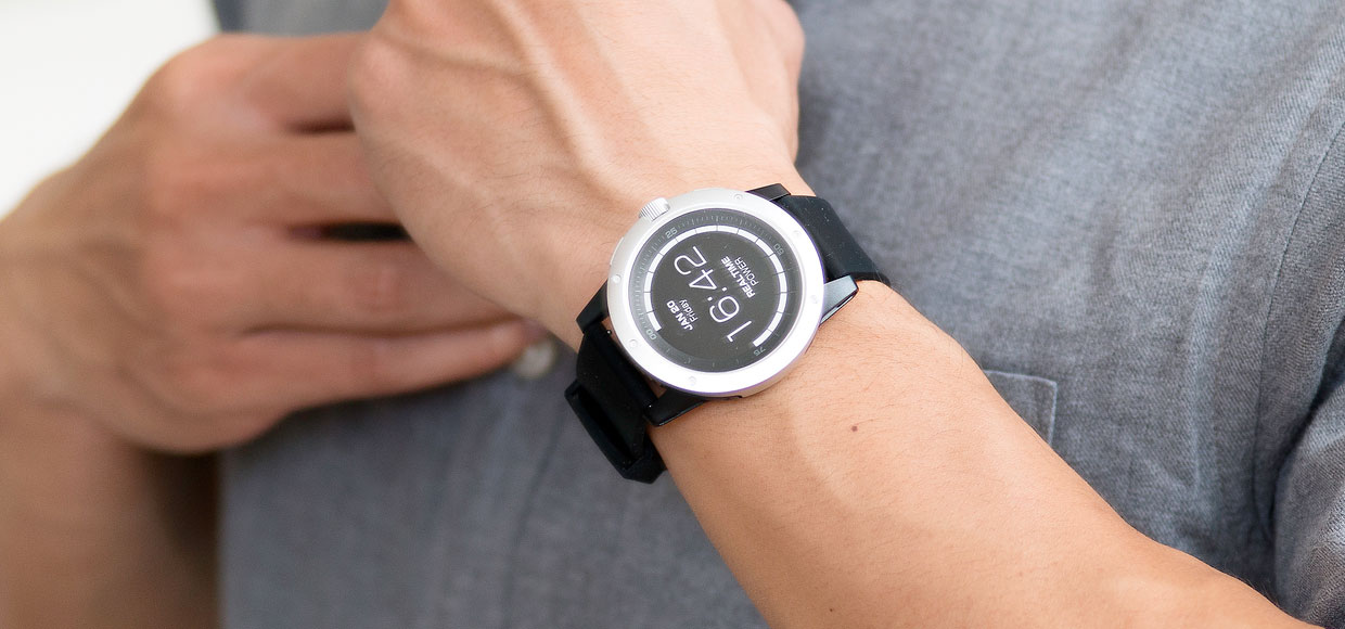 Смарт-часы PowerWatch используют твое тело как аккумулятор