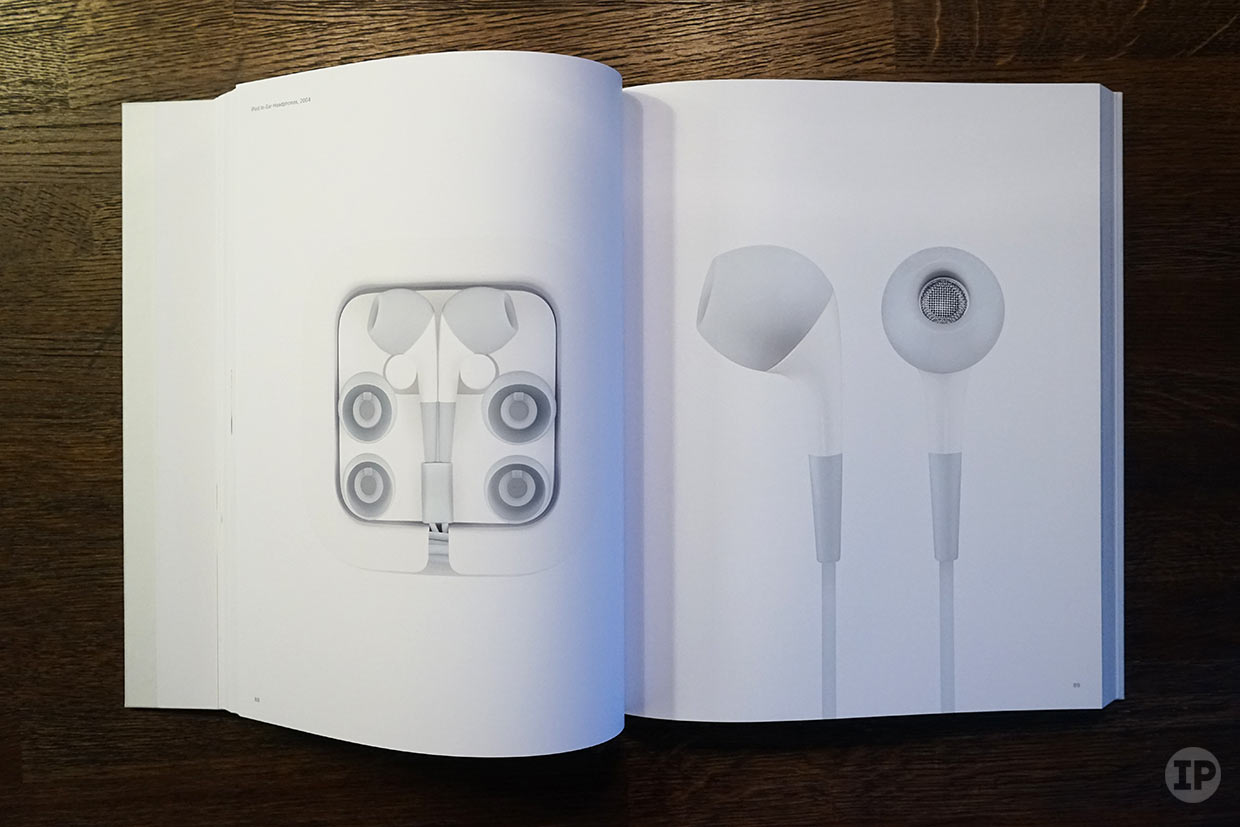 ipod-in-ear-heaphones-2004-Designed-by-Apple-in-California