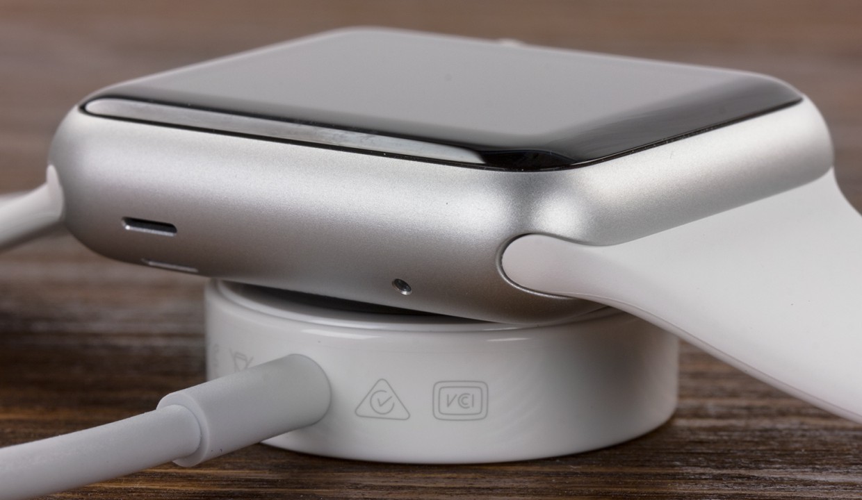 Как заряжать Apple Watch в кармане