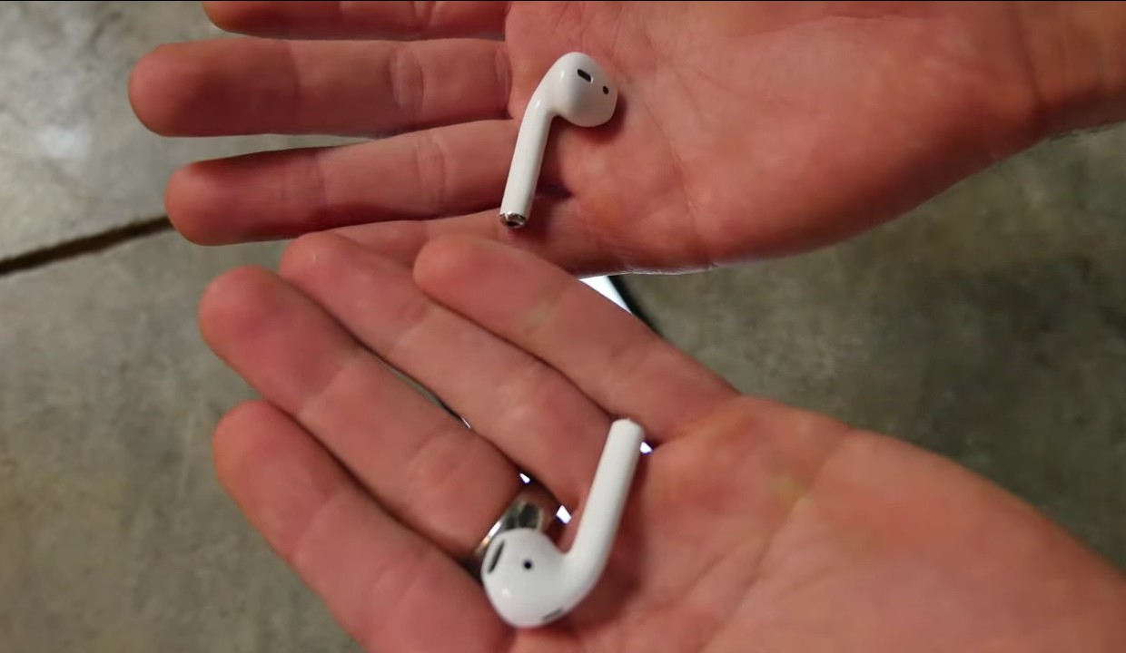 AirPods роняли и топили. Что с ними стало?