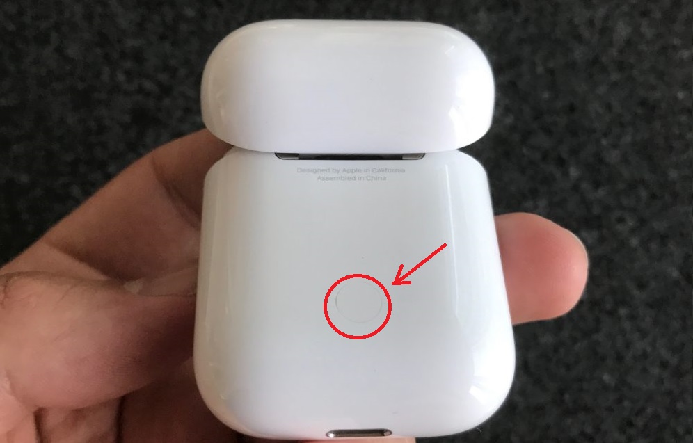 Зачем кнопка на airpods