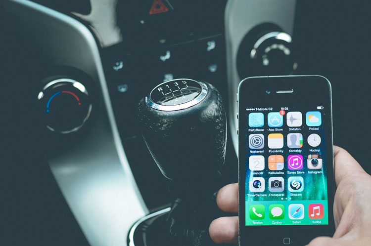 Водитель в США попал в аварию, потому что его «отвлёк» iPhone