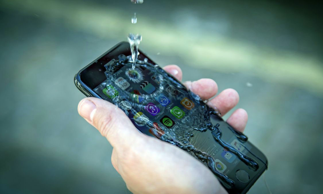 iPhone пролежал на дне якутской речки 13 часов и остался жив