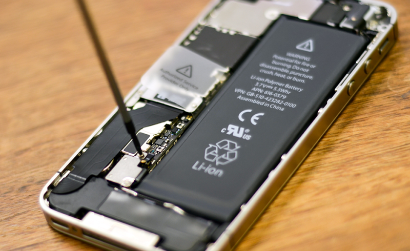 Apple не хочет поставлять запчасти для ремонта iPhone