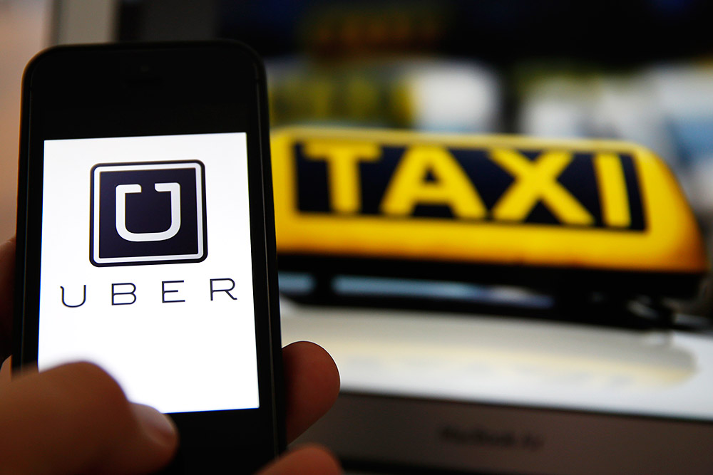Uber в России зафиксировал цену поездки. Ход за Яндекс.Такси