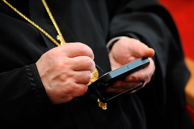 РПЦ выпустила православный мессенджер для общения с верующими