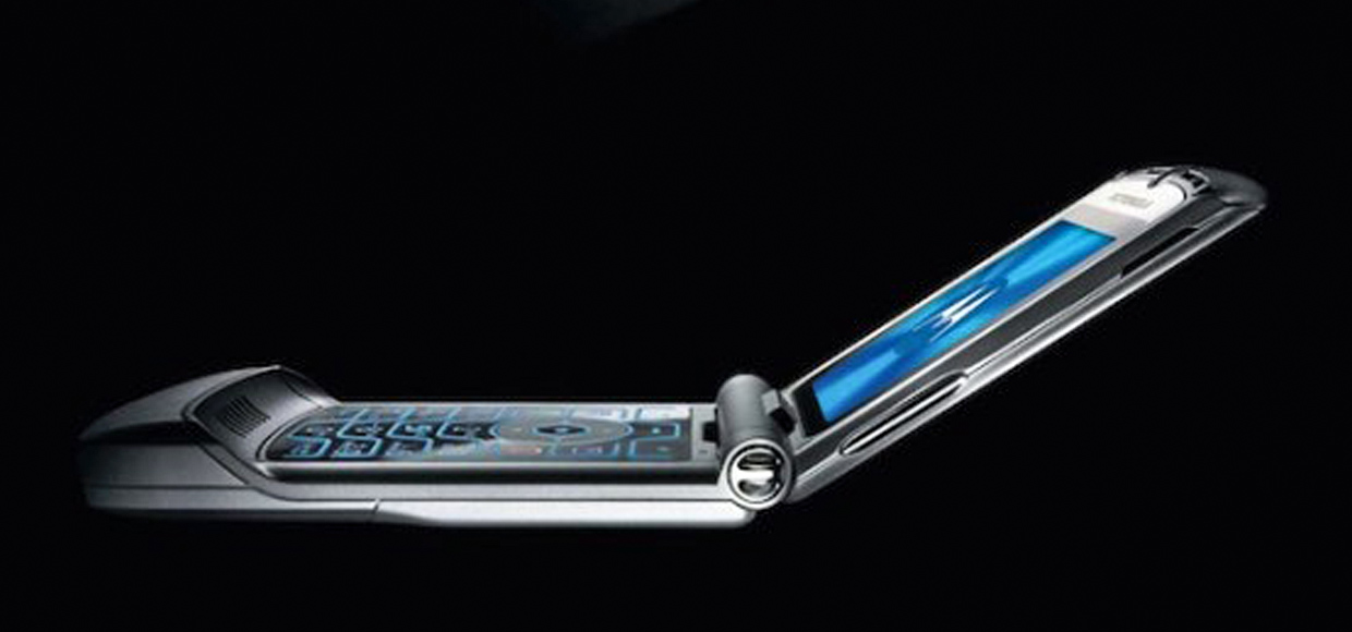 Lenovo планирует воскресить Moto RAZR V3. Причём тут iPhone?