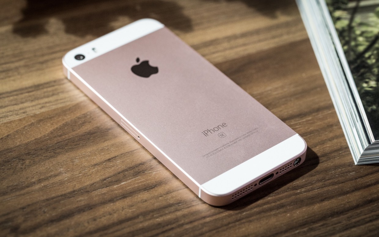 Ритейлеры возвращают Apple нераспроданные iPhone SE в преддверии весенней презентации