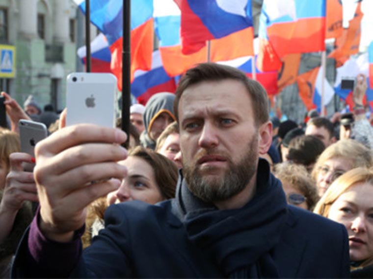 navalniy-love-iphone-1