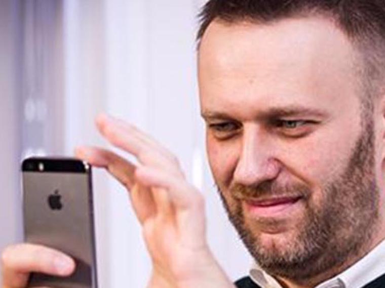 navalniy-love-iphone-4