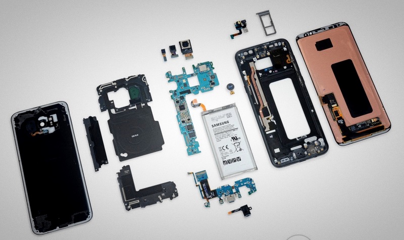 Samsung Galaxy S8 почти нереально починить из-за стеклянного корпуса