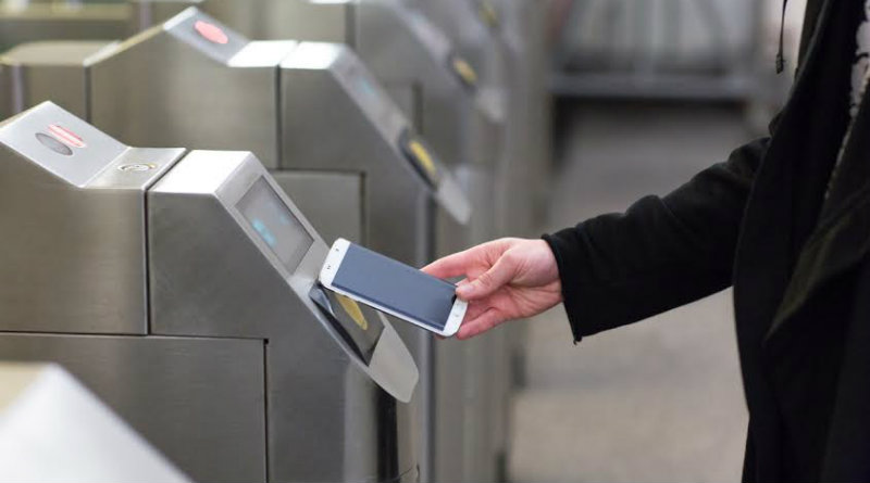 Бомжи обломились: владельцев Android заставили платить за метро