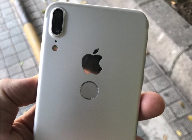 Появились качественные фотографии iPhone 8 со сканером отпечатков сзади. Фейк?