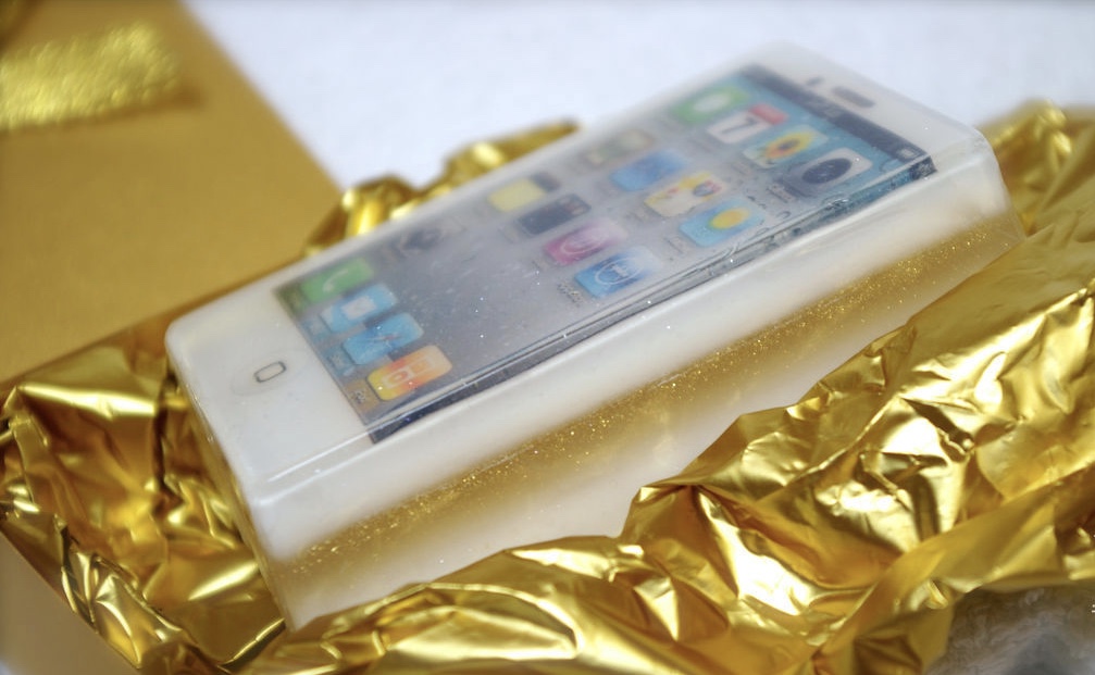 Девушке в салоне связи продали вместо iPhone 5s кусок мыла