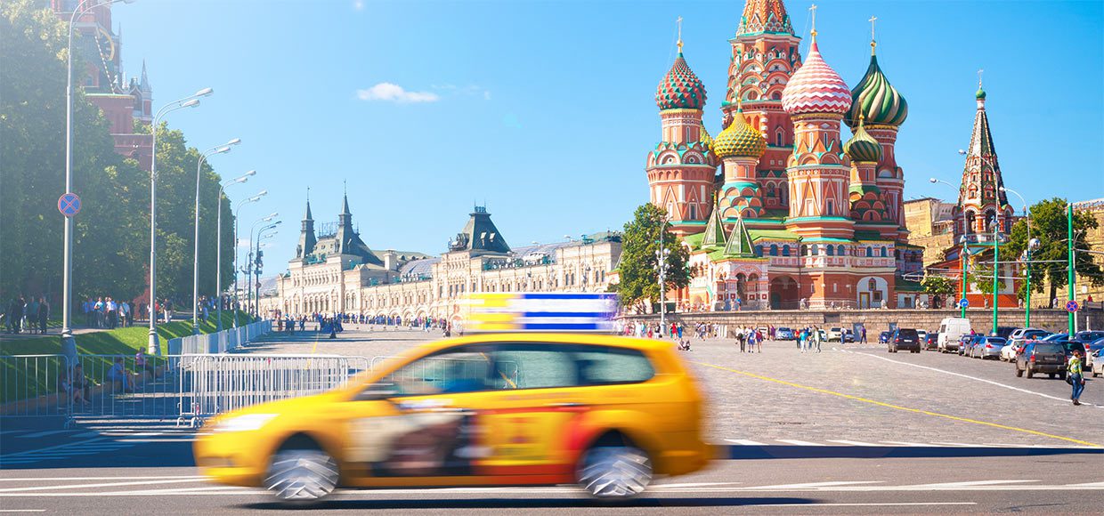 Узнали реакцию московских таксистов на запрет работать без «русских» прав