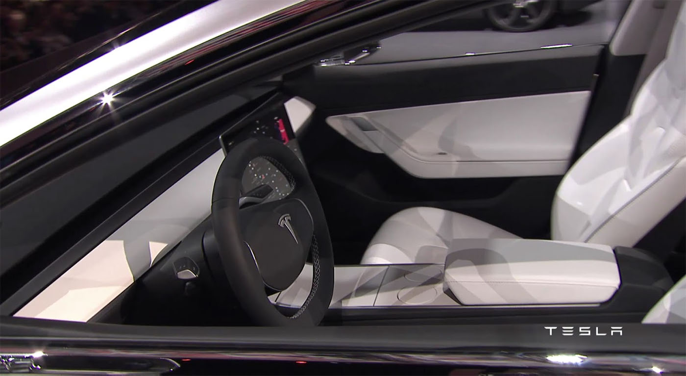 Tesla фото внутри