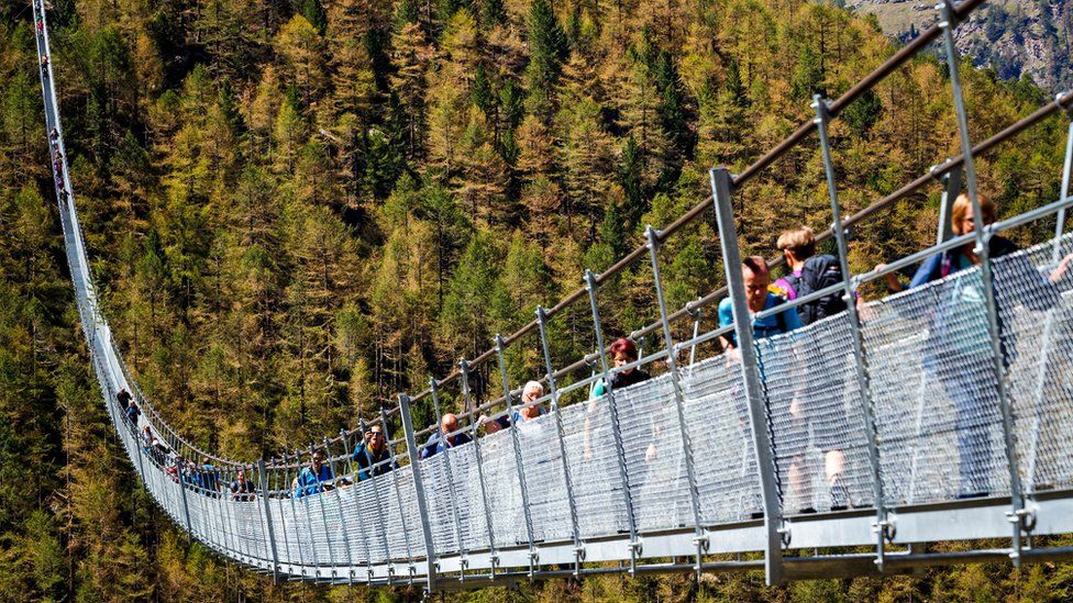 В Швейцарии построили самый длинный в мире подвесной мост