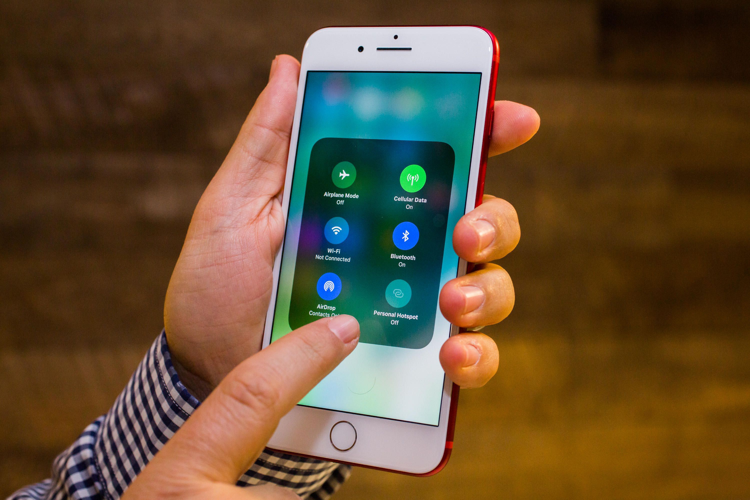 iOS 11 в 2 раза быстрее разряжает iPhone, чем iOS 10