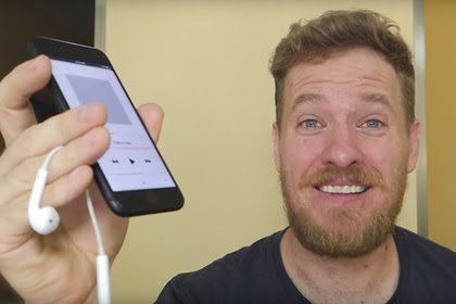 Американец вернул в iPhone 7 разъём для наушников