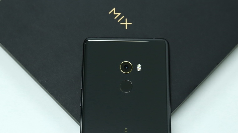 Обзор Xiaomi Mi Mix 2. Единственный флагман без рамок и проблем?