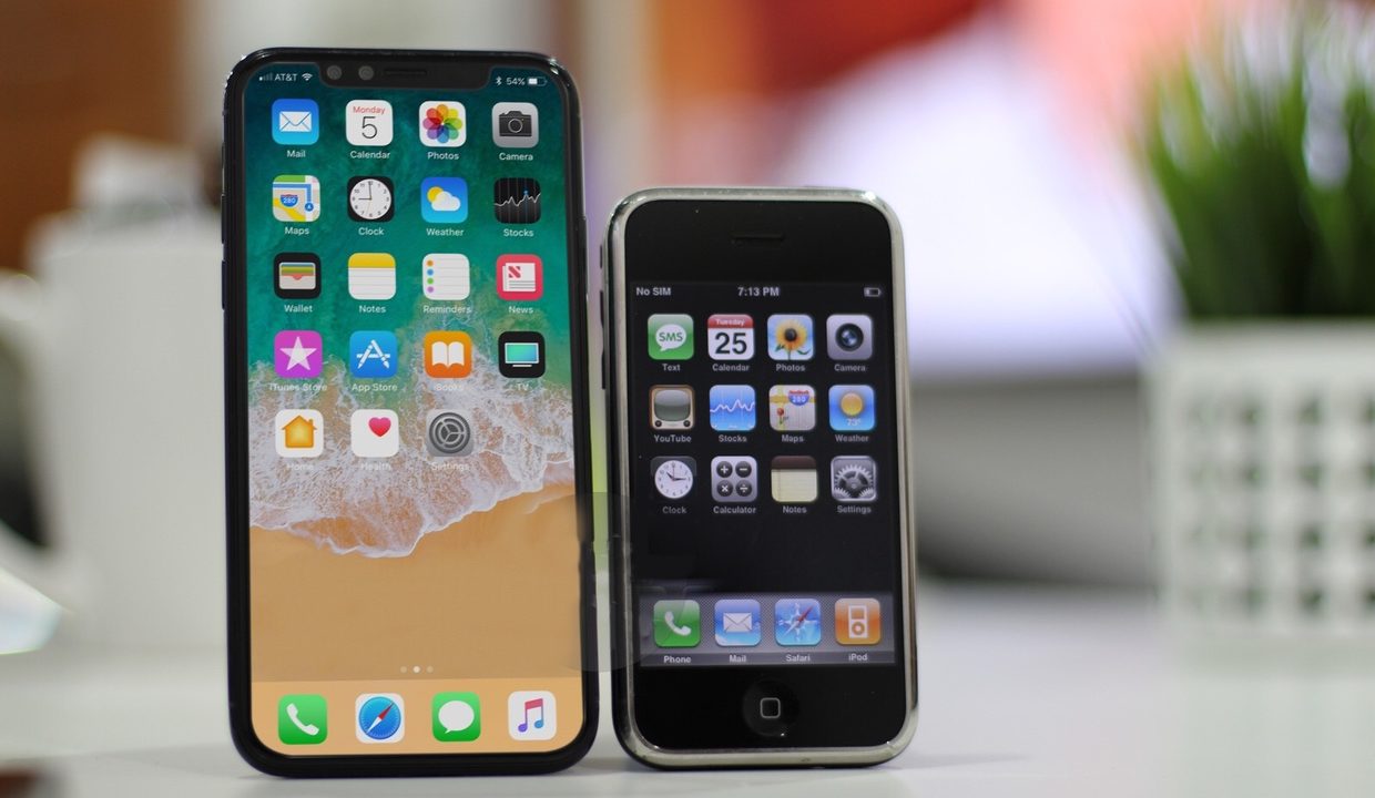 Размер скриншота с iPhone 2G сопоставим с двумя иконками на рабочем столе iPhone X