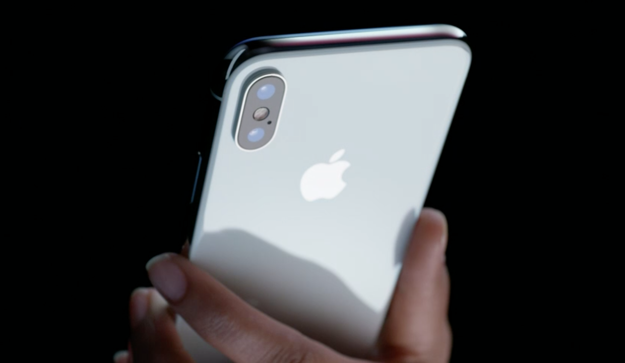 Apple вдвое сократила поставки iPhone X