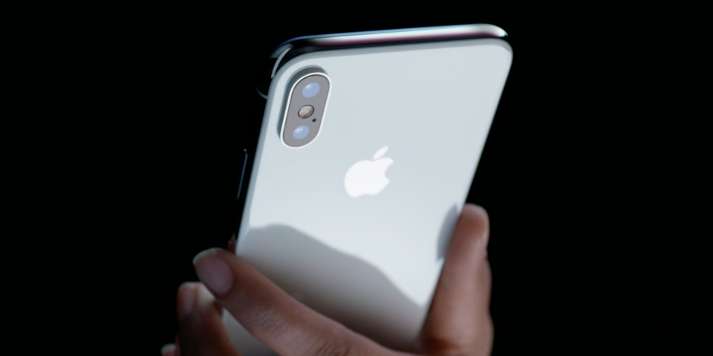 Apple вдвое сократила поставки iPhone X