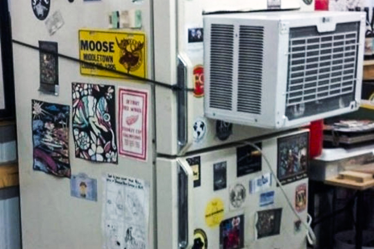 Зачем в вашем холодильнике стоит нагреватель?