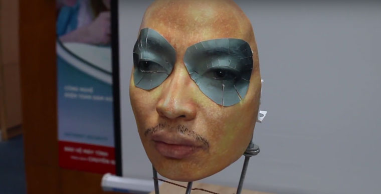 Вьетнамцы снова взломали Face ID с помощью маски