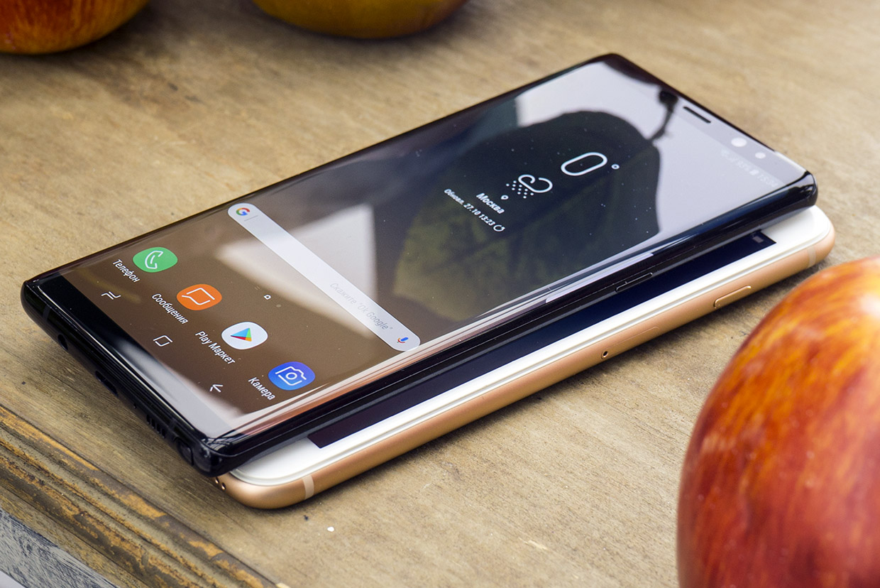 Какой удобнее держать? iPhone 8 Plus против Samsung Galaxy Note8