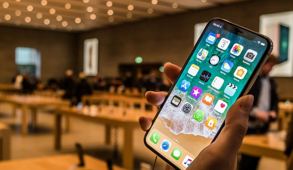 В этом году может выйти только один iPhone с OLED-экраном