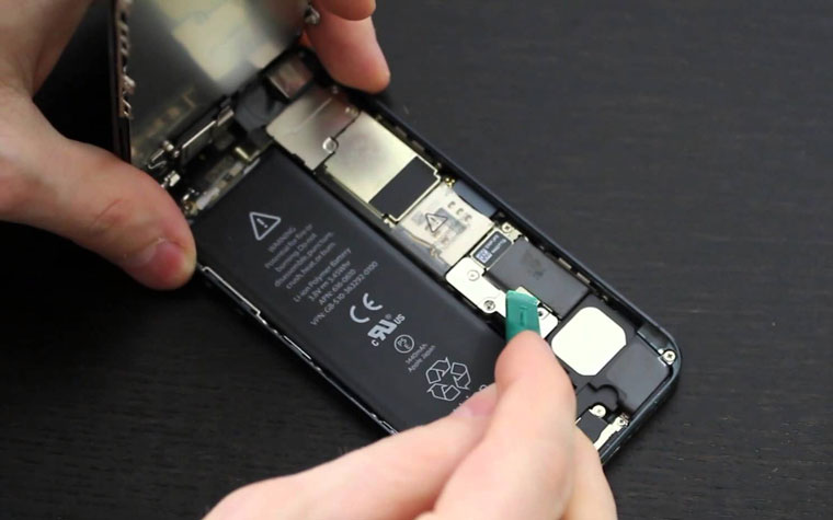 Apple разрешит только одну дешевую замену аккумулятора iPhone