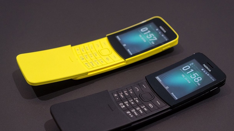 Легендарная Nokia 8110 вышла заново в странном цвете