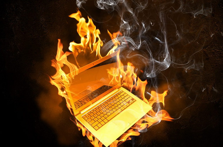 Мой MacBook сгорел из-за скачка напряжения. ТСЖ купили новый