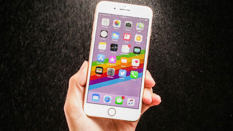 Продажи iPhone могут рухнуть из-за программы замены аккумуляторов