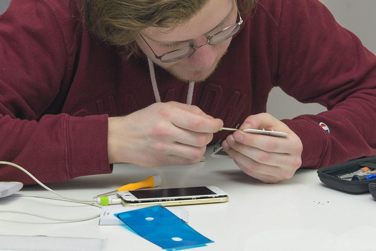 Настало время поменять аккумулятор iPhone со скидкой