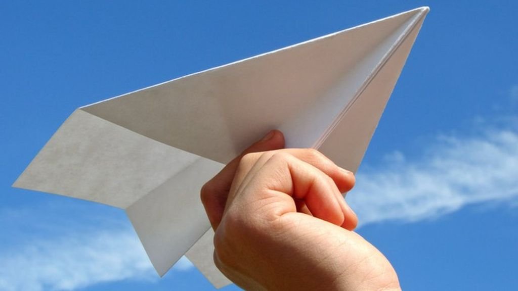 Как пользователи Telegram запускали бумажные самолётики