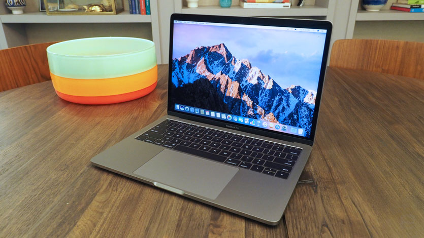 Apple бесплатно поменяет батареи в MacBook Pro 13” без TouchBar