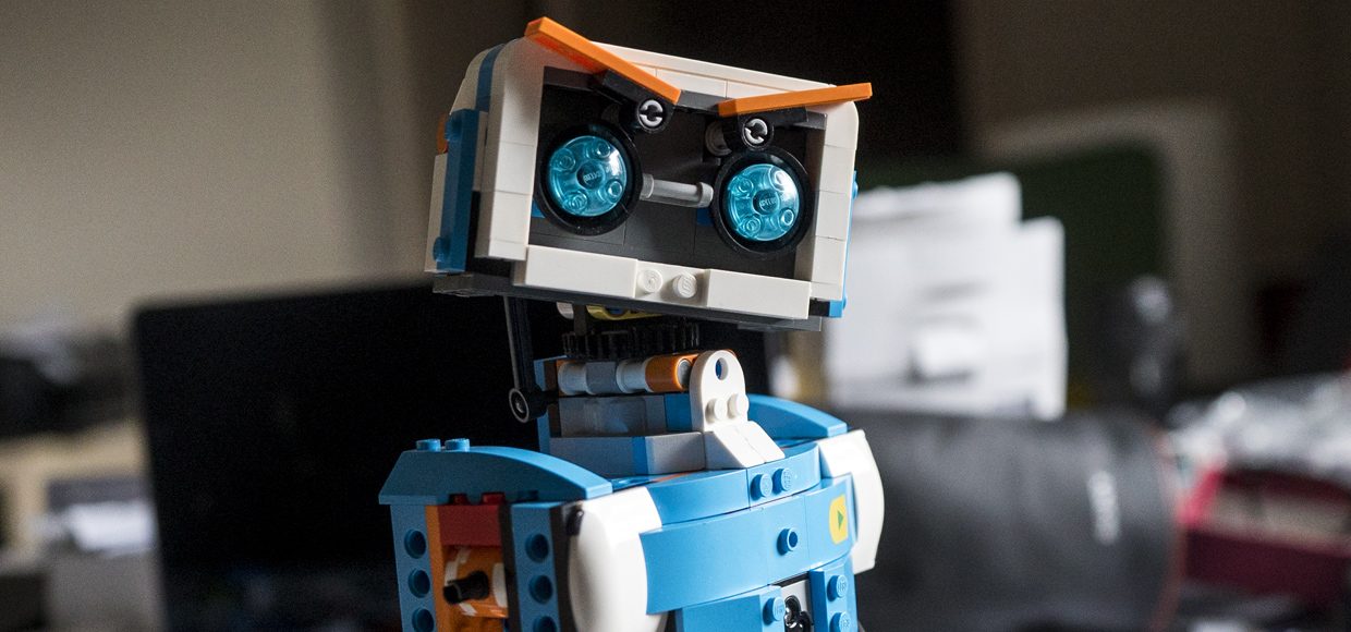 Обзор шикарного робота LEGO, который можно программировать
