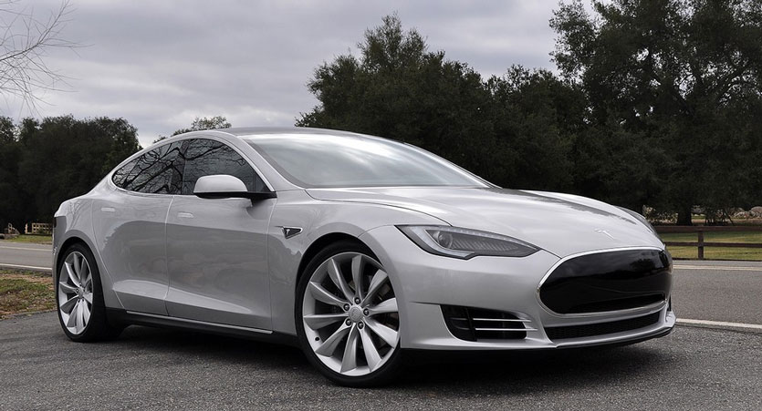 Связной открыл предзаказ на автомобили Tesla
