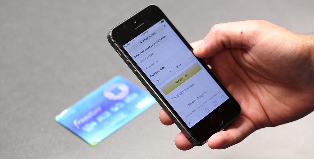 Добавьте банковскую карту на iPhone, чтобы не вводить на сайтах