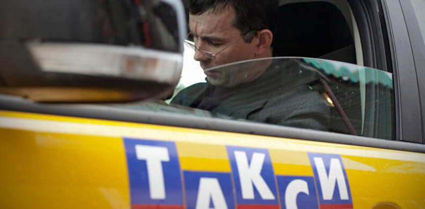 Как живут таксисты Москвы. Серьёзный разговор в машине