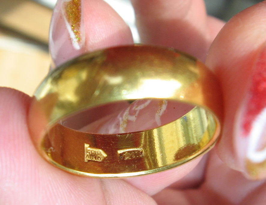 След от золотого кольца почему. Пробы золота колец 875 пробы. Золото 875 пробы кольцо. Проба золота на кольце. Позолота проба.
