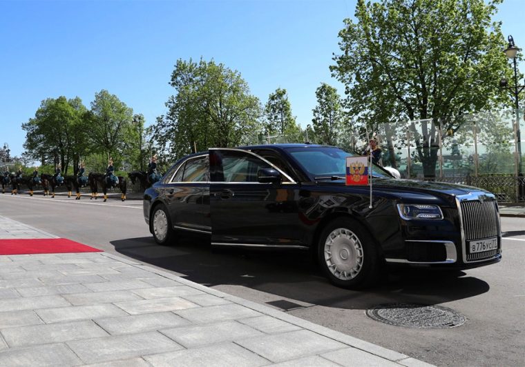 Кортеж путина автомобили Кортеж путина автомобили