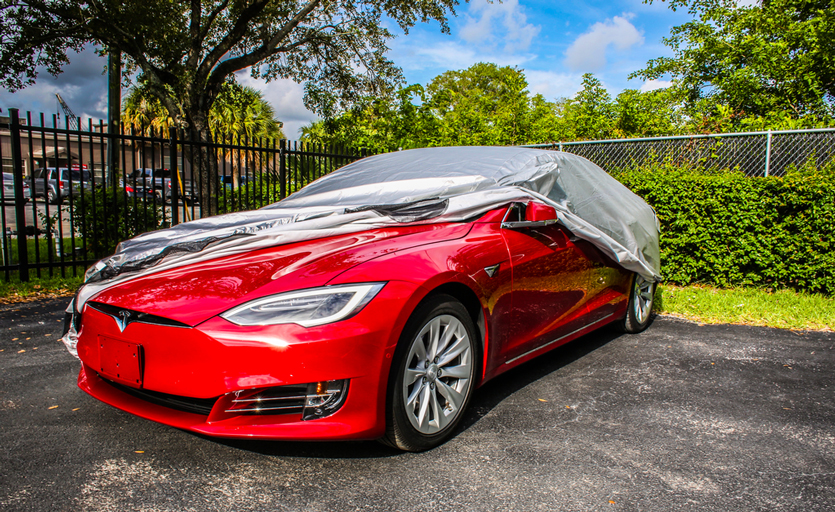 В Связном оформили 236 заявок на покупку Tesla, но продали только одну