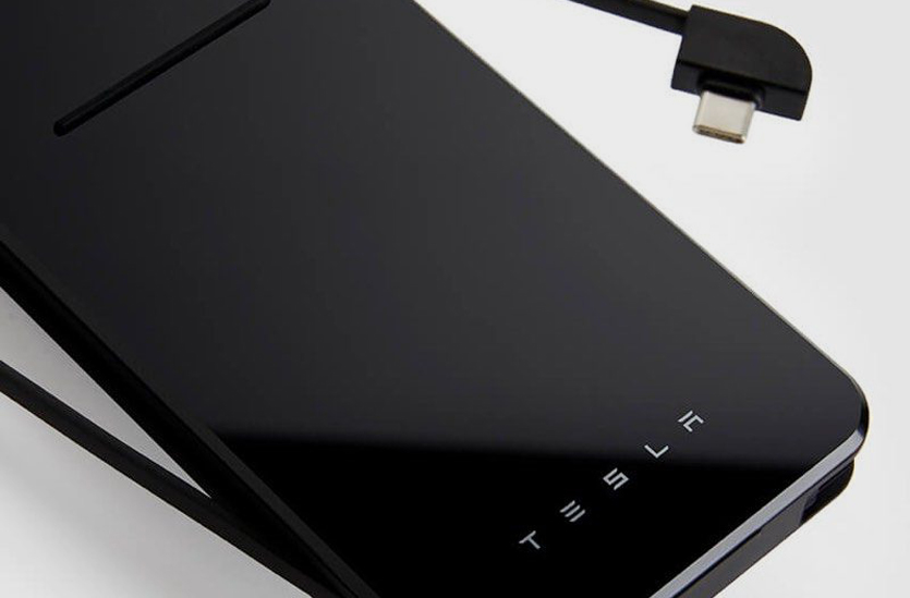 Tesla выпустила беспроводную портативную зарядку для iPhone за $65